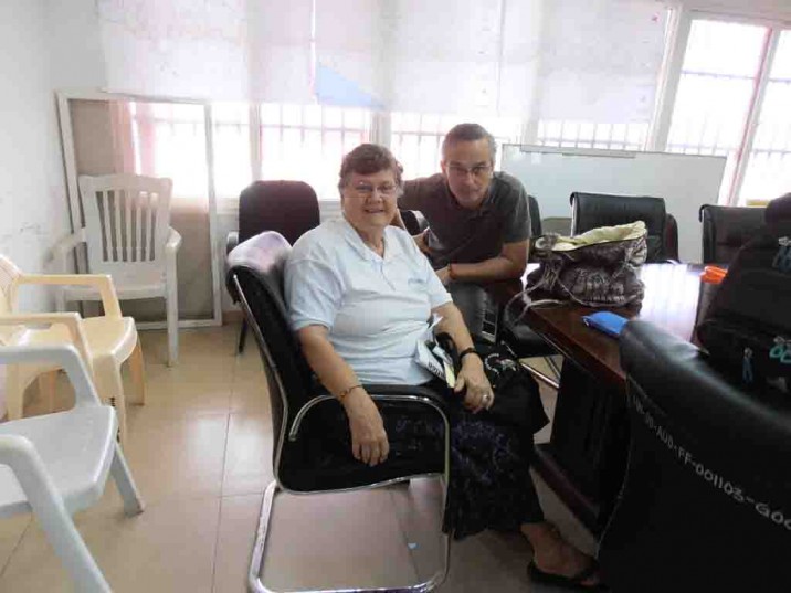 Sister Barbara Brilliant (director of the Mother Patern College) and Mikel Tellaeche (CEO of the Aita Menni Hospital).