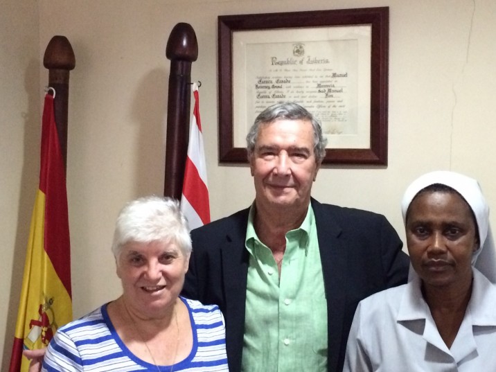 Las Hermanas Inca y FLorence, con Manuel Cuenca, Cónsul Honorario de España en Liberia