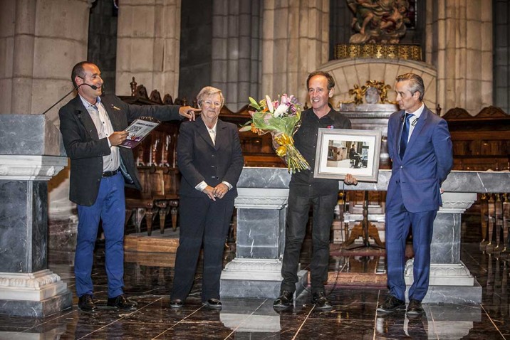 Egoitz Zabala, la superiora de Aita Menni, Sor Monserrat Esparza, Juan Carlos Irizar y el director gerente de Aita Menni, Mikel Tellaeche