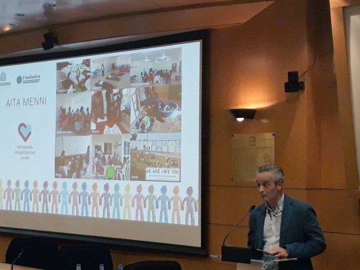 Mikel Tellaeche explica el proyecto We Are Like You en el Colegio Oficial de Médicos de Gipuzkoa