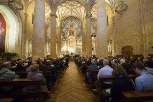 Asistentes al concierto de la Sociedad Coral de Bilbao a beneficio de We Are Like You