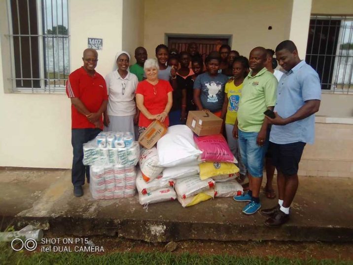 Entrega de donativos en el Saint Benedict Menni Mental Health Center.