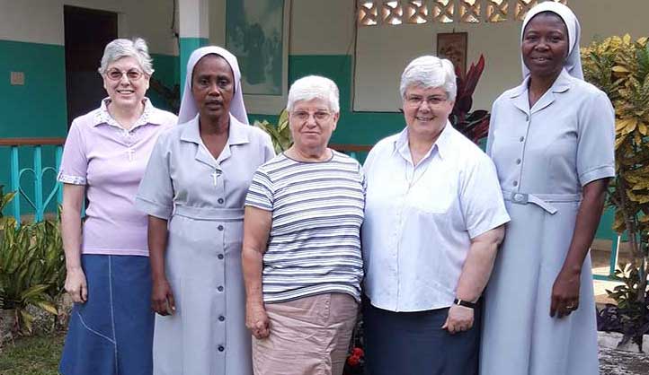 Sor Anabela Carneiro, con la Comunidad de Hermanas Hospitalarias en Liberia