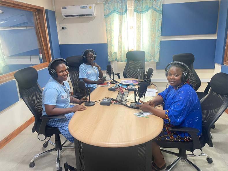 Participantes en el programa de Radio Maria Liberia sobre salud mental