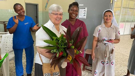 Sor Anabela Carneiro, General Superior of Sisters Hospitallers, reveives a bouquet of flower pon her arrival at our center